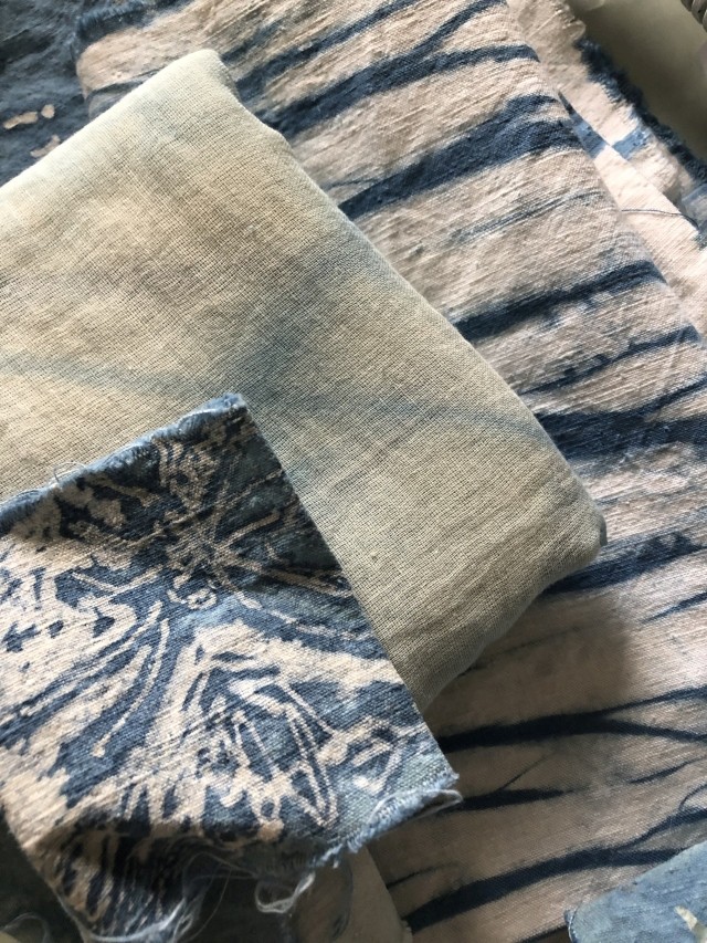 Verschiedene Techniken im Batik-Workshop. Foto: Weltkulturen Museum