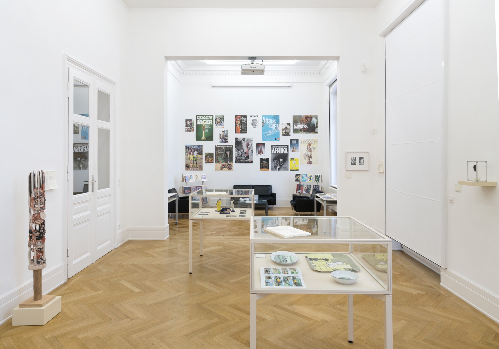 Ausstellungsansicht GESCHICHTEN ERZÄHLEN GESCHICHTE, Weltkulturen Museum 2016
