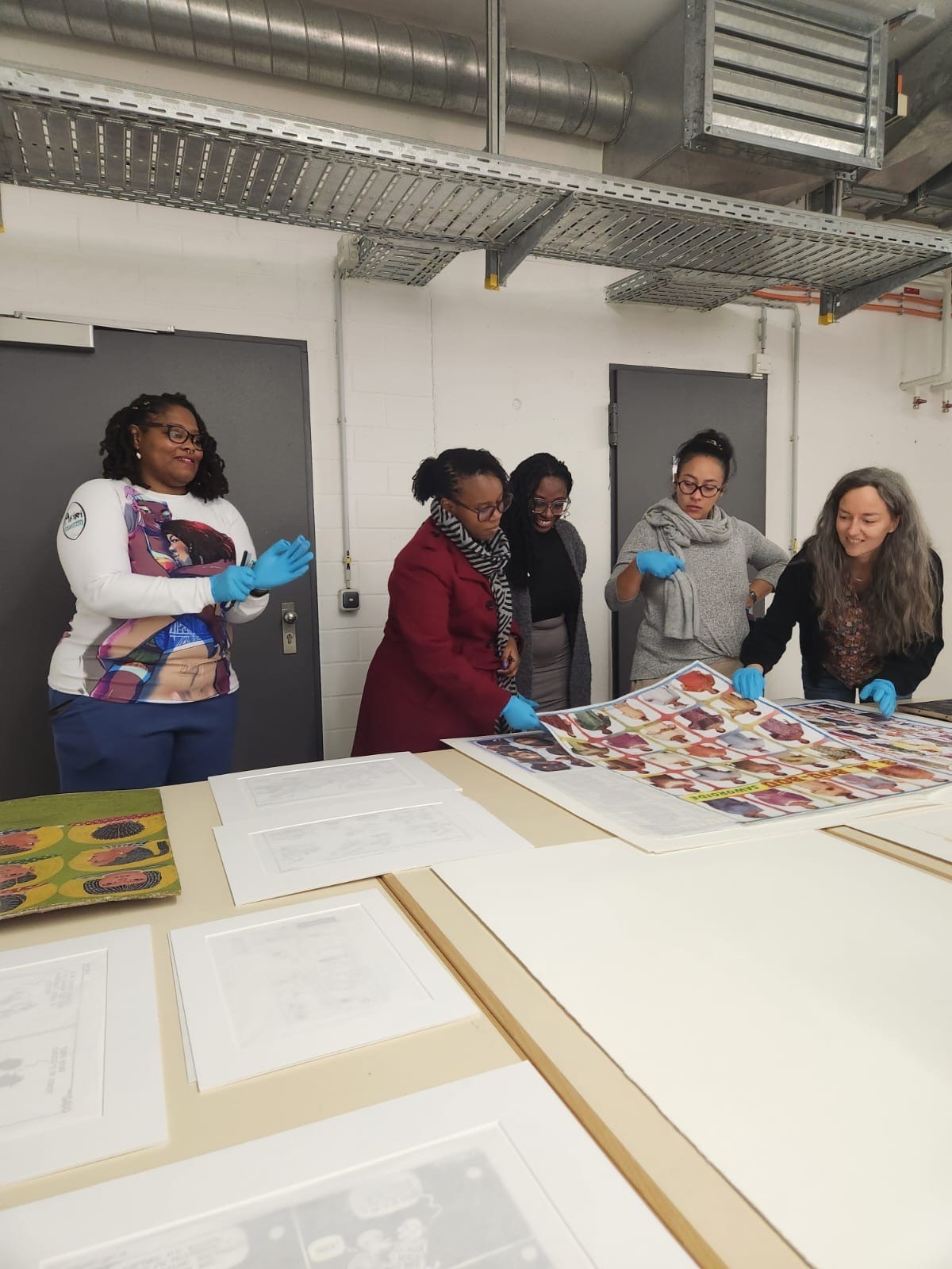 Besuch im Depot des Weltkulturen Museums. Foto: Weltkulturen Museum