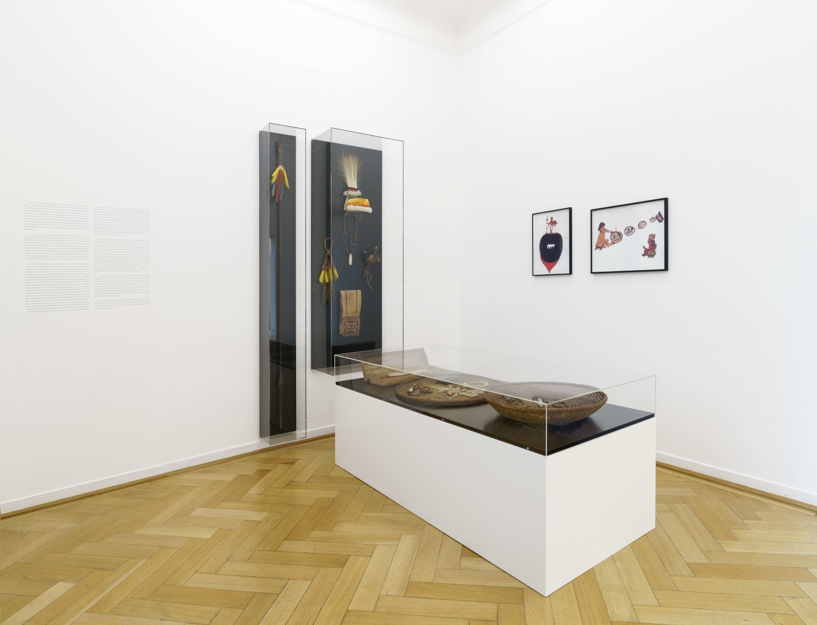 Ausstellungsansicht "healing. Leben im Gleichgewicht". Weltkulturen Museum 2022. Foto: Wolfgang Günzel