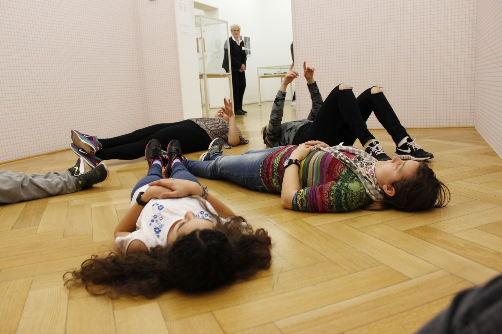 Projekt Stoff-Wechsel, Mode und Papier, Foto: Weltkulturen Museum 2017