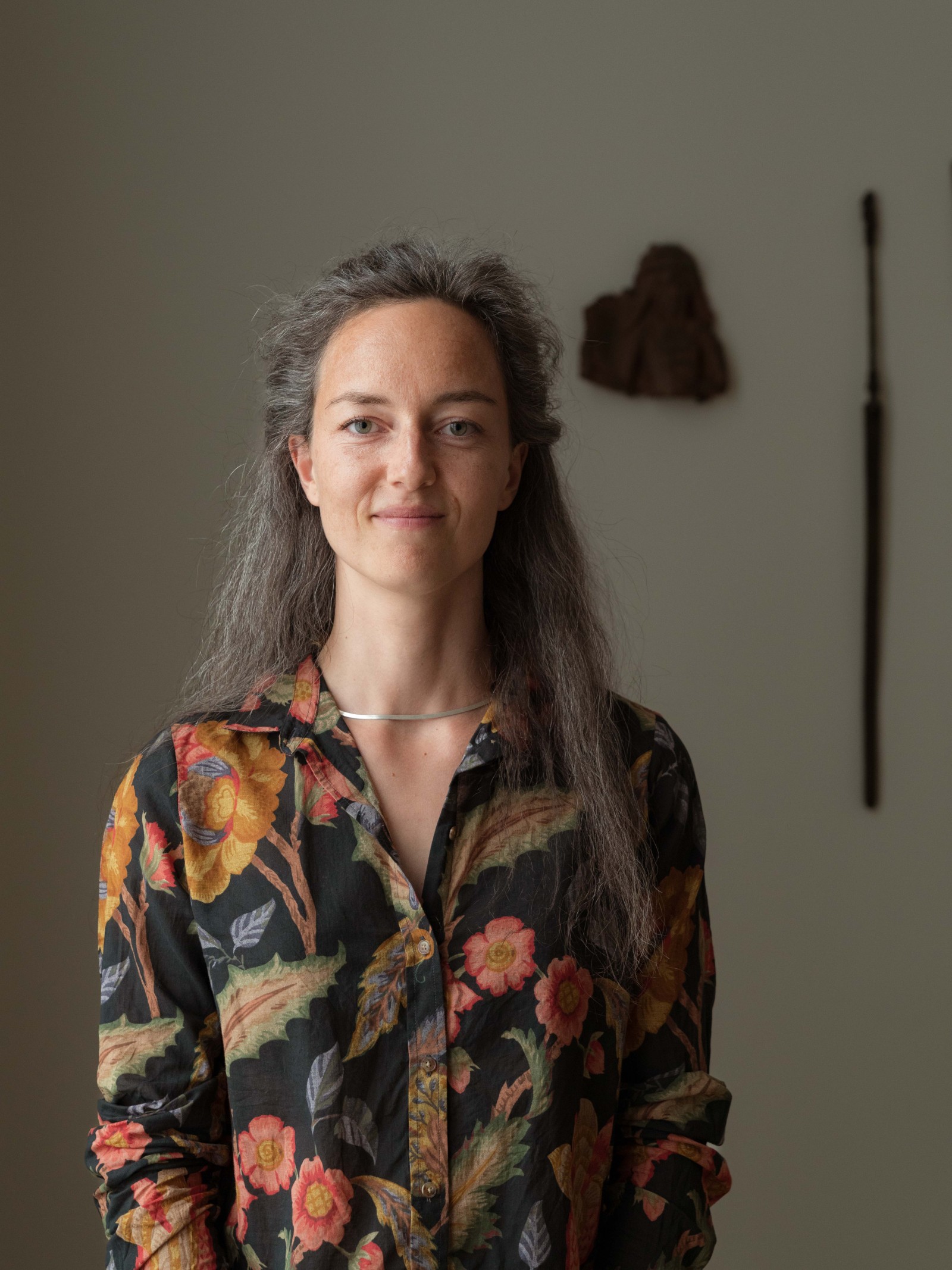 Kuratorin Julia Friedel in "Benin. Die Sammlung im Weltkulturen Museum. Retrospektive/Perspektiven". Foto: Linda Deutsch
