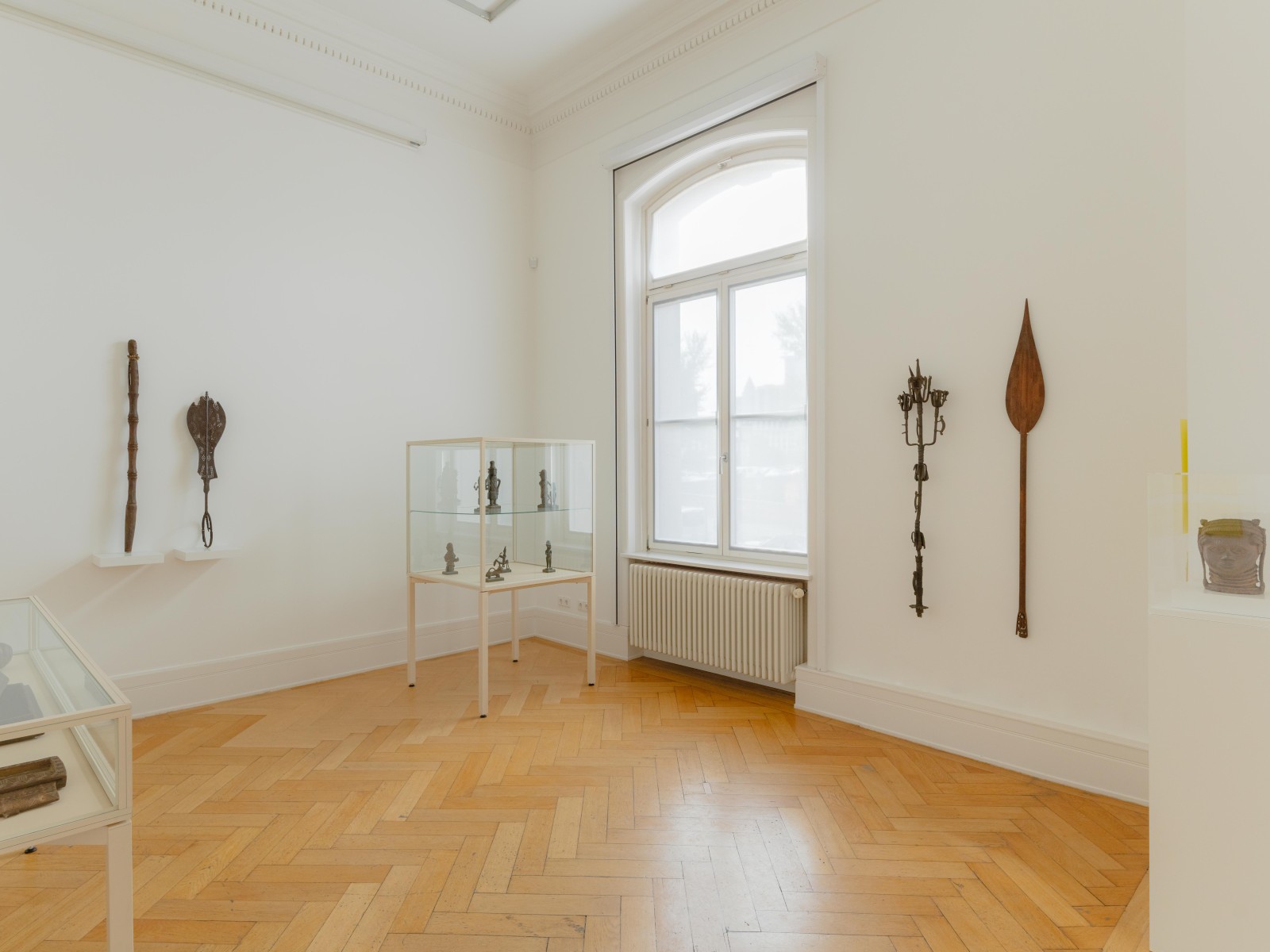 Ausstellungsansicht "Benin. Die Sammlung im Weltkulturen Museum. Retrospektive/Perspektiven". Weltkulturen Museum 2023. Foto: Linda Deutsch