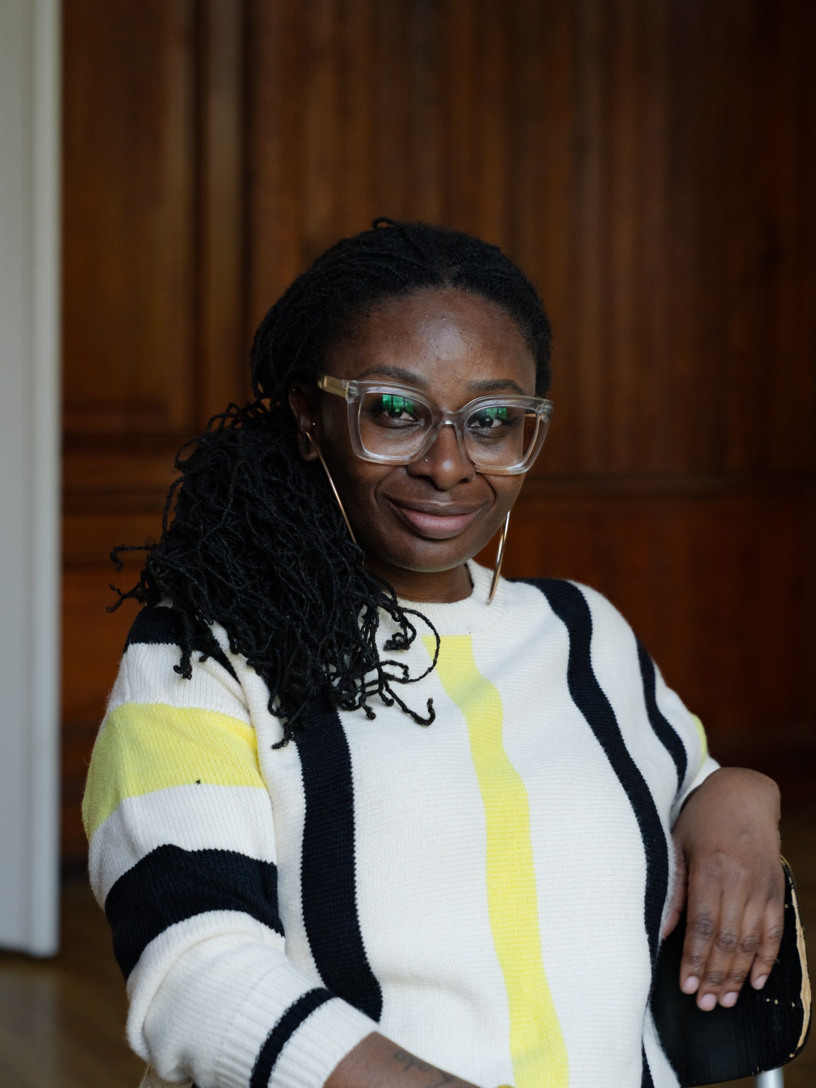 Akosua Hanson während ihrer Residency im Weltkulturen Labor, April 2025. Foto: Linda Deutsch