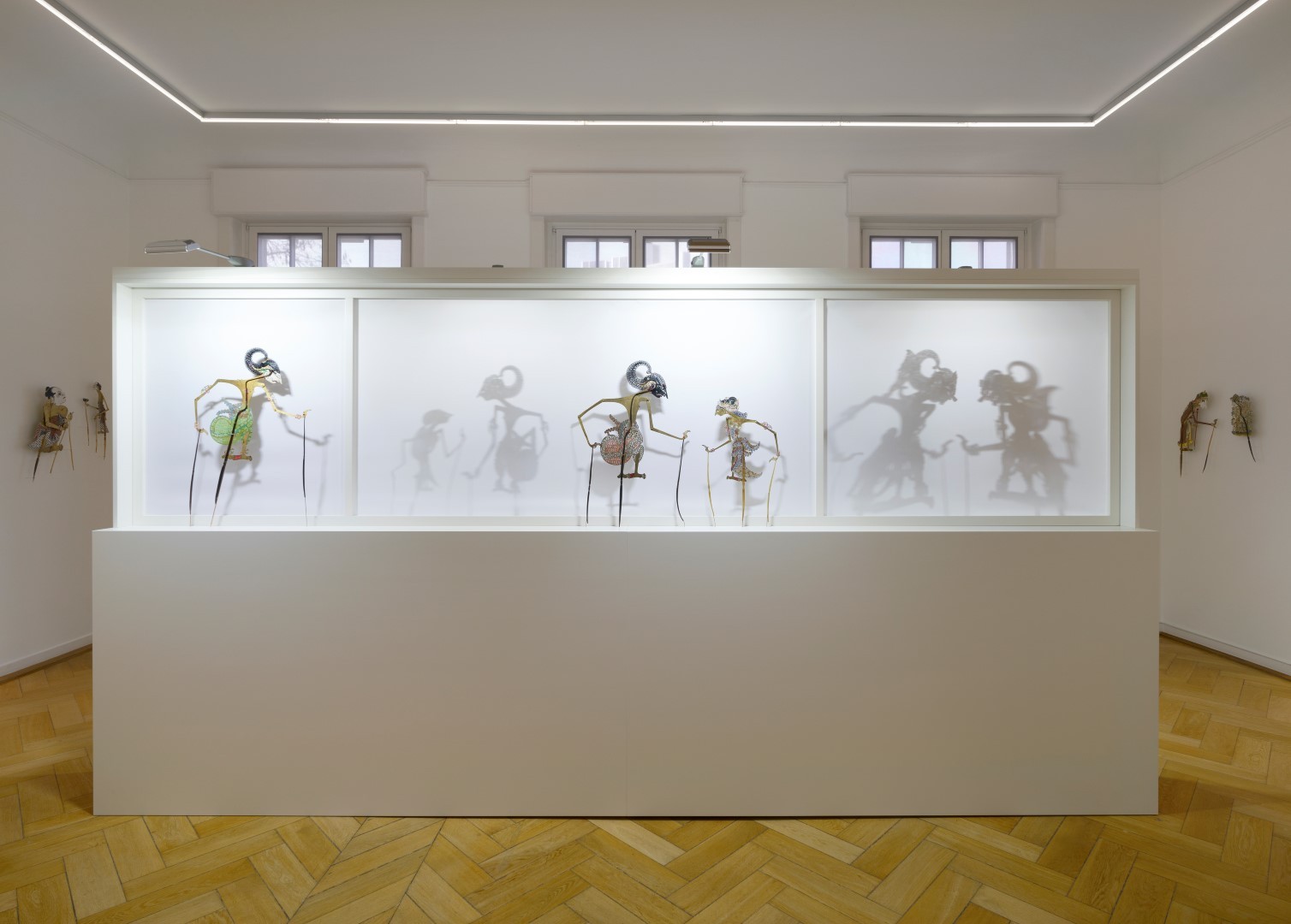 Ausstellungsansicht. Grüner Himmel, Blaues Gras. Farben ordnen Welten. Foto Wolfgang Günzel