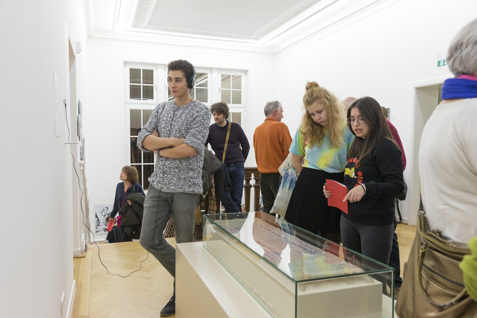 Führung in der Ausstellung DER ROTE FADEN, Weltkulturen Museum 2016
