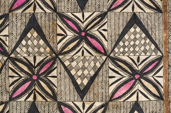 Rindenbaststoff, Detail, Samoa, Polynesien. Erworben 1902 – 1905,  Sammlung Weltkulturen Museum.