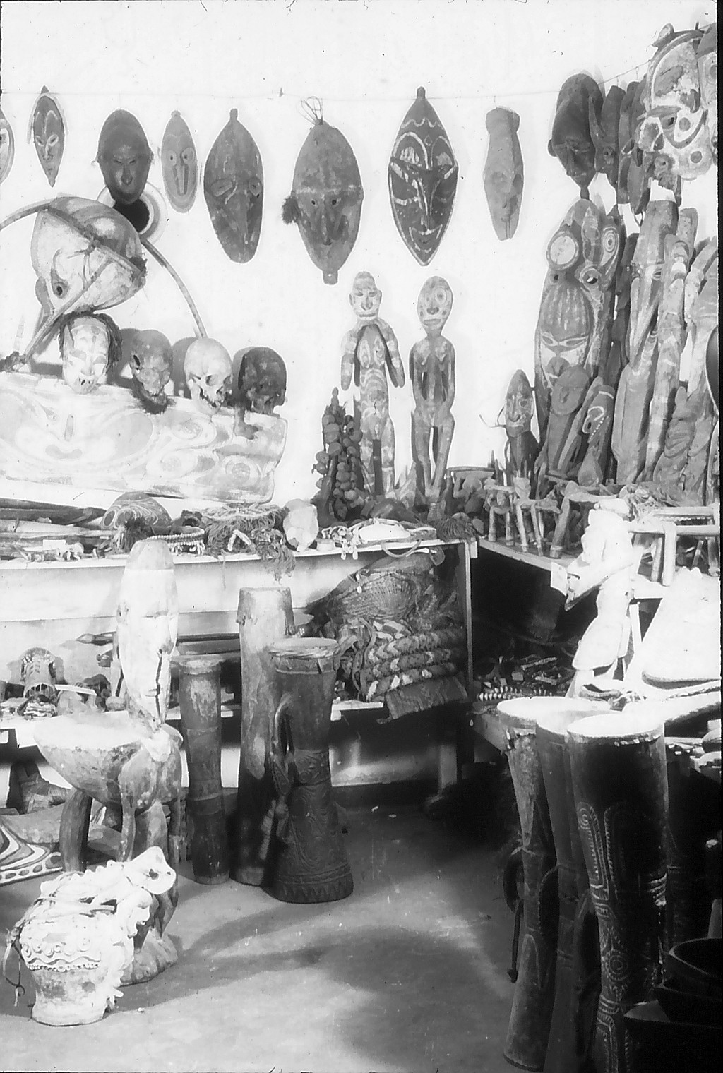 Blick ins Magazin, ca. 1904. Foto: Weltkulturen Museum