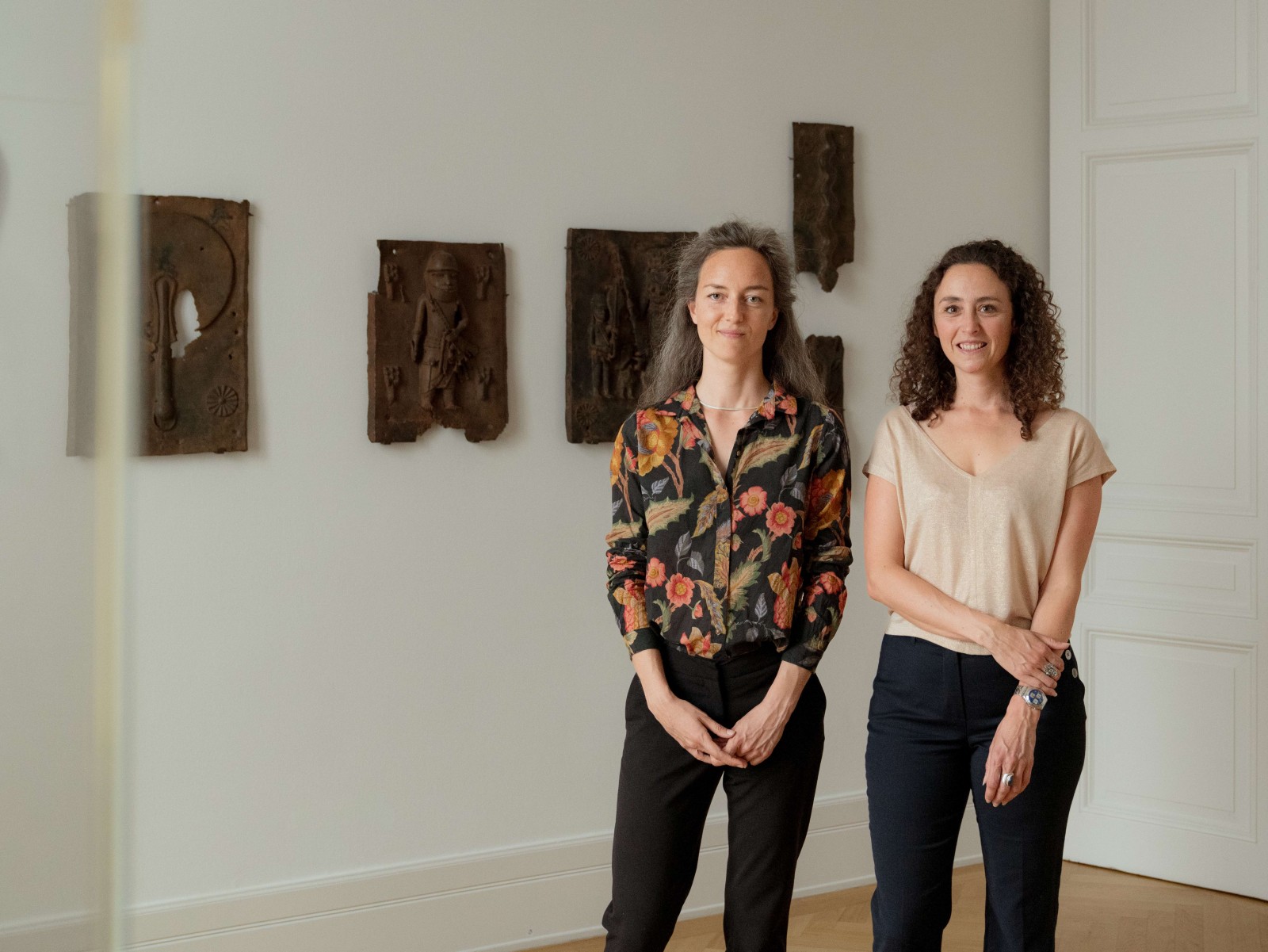 Die Kuratorinnen der Ausstellung Julia Friedel und Audrey Peraldi