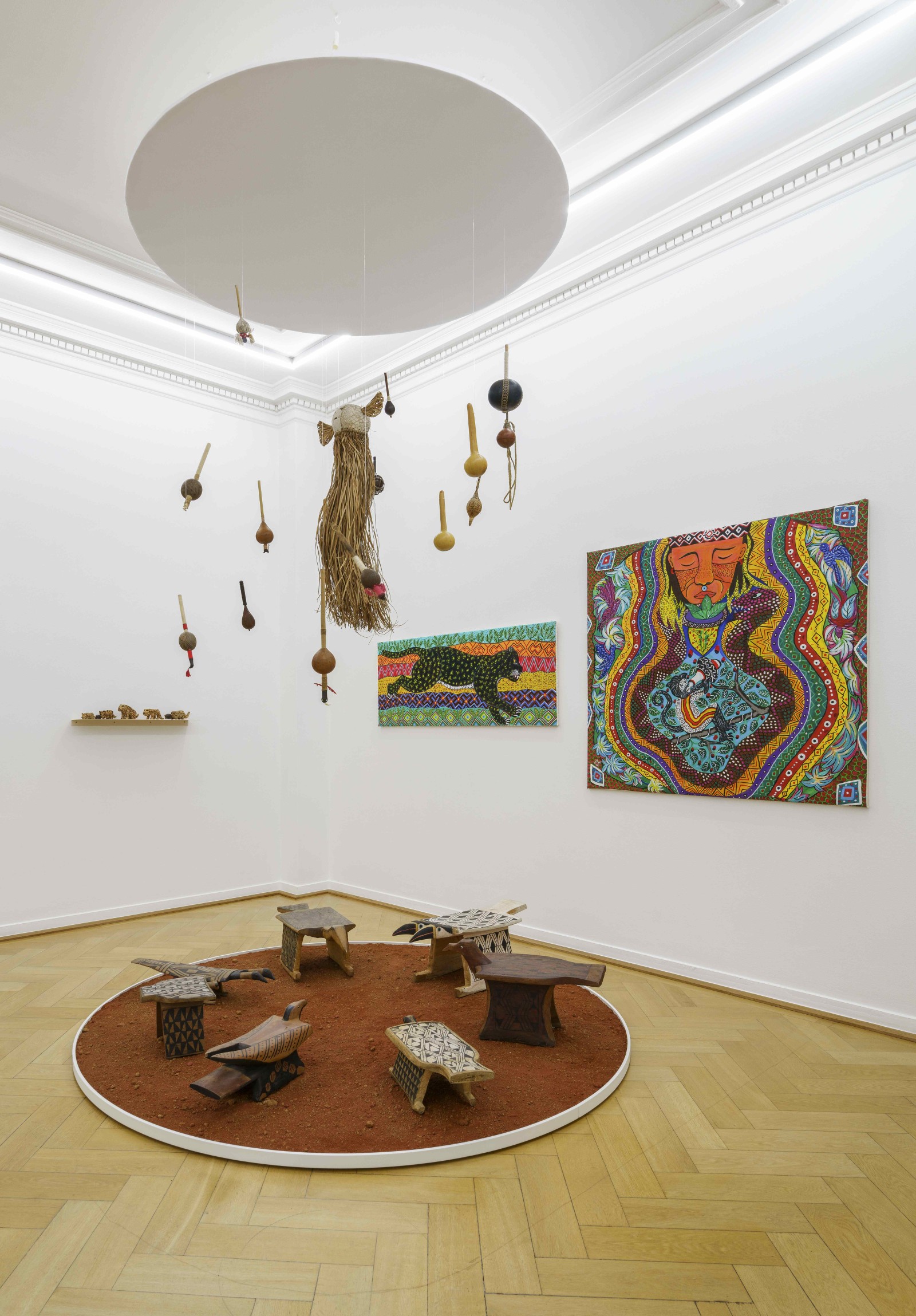 Ausstellungsansicht "healing. Leben im Gleichgewicht". Weltkulturen Museum 2022. Foto: Wolfgang Günzel