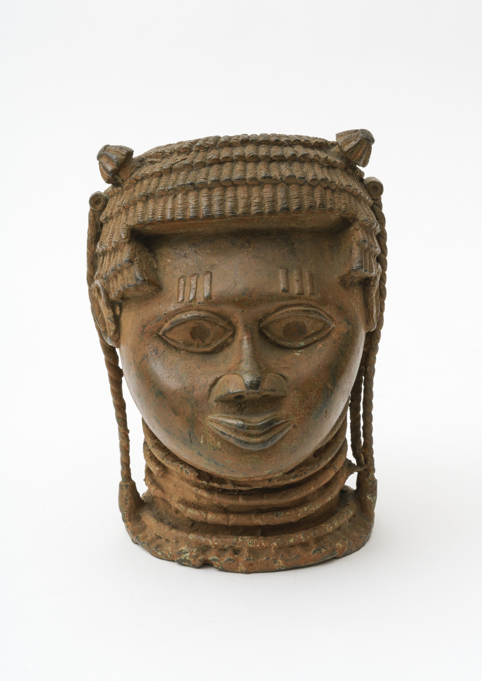 Kopf im Udo-Stil, Nigeria. VorbesitzerIn unbekannt.  Sammlung Weltkulturen Museum. Foto: Wolfgang Günzel