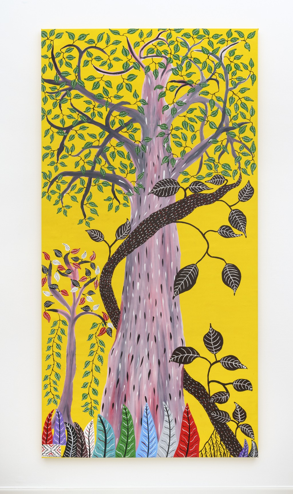 Roldán Pinedo Lopez.  Cashimbo,  aus der Serie Solo Árboles (Nur Bäume), 2020. Shipibo, Lima und Amazonien, Peru. Gesammelt von Mona Suhrbier, 2020. Acryl auf Leinwand. Auftragsarbeit für die Sammlung Weltkulturen Museum. Foto: Wolfgang Günzel