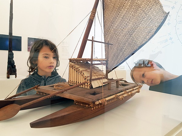 Kinder in der Ausstellung WELTENBEWEGEND