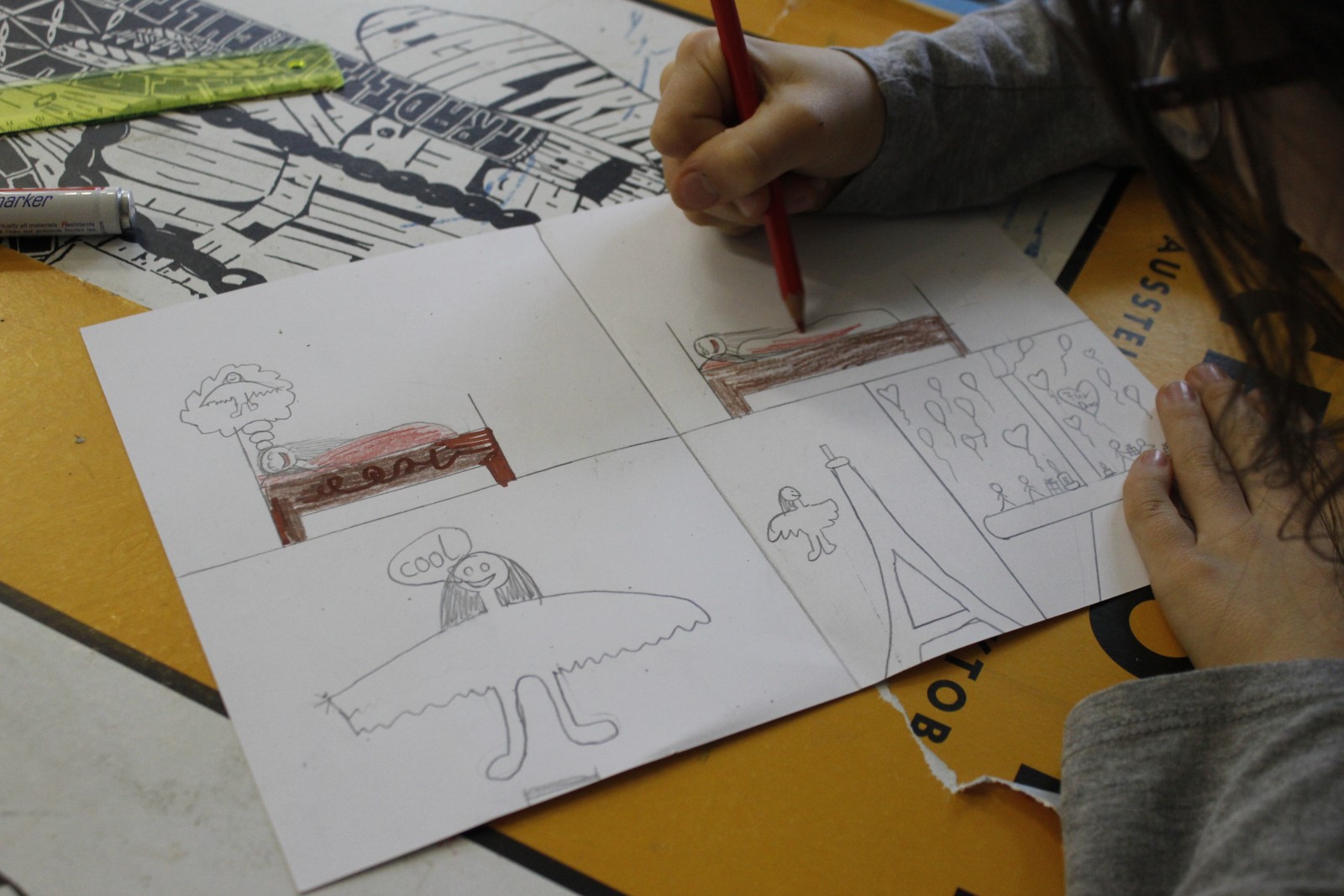 Kinder zeichnen Comics im Weltkulturen Museum. Foto: Nadine Müller