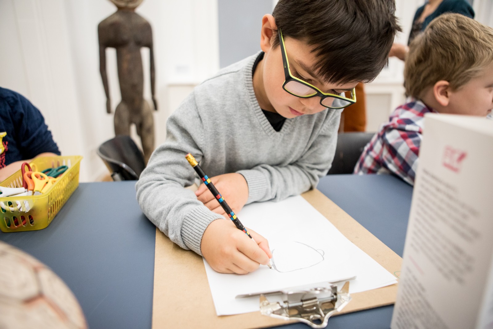 Workshop in der Ausstellung GREY IS THE NEW PINK. Foto: Salar Baygan 2018