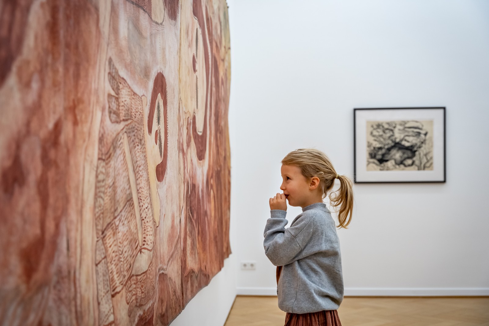 Führung für Kinder in der Ausstellung "Country bin pull'em". Foto: Esra Klein