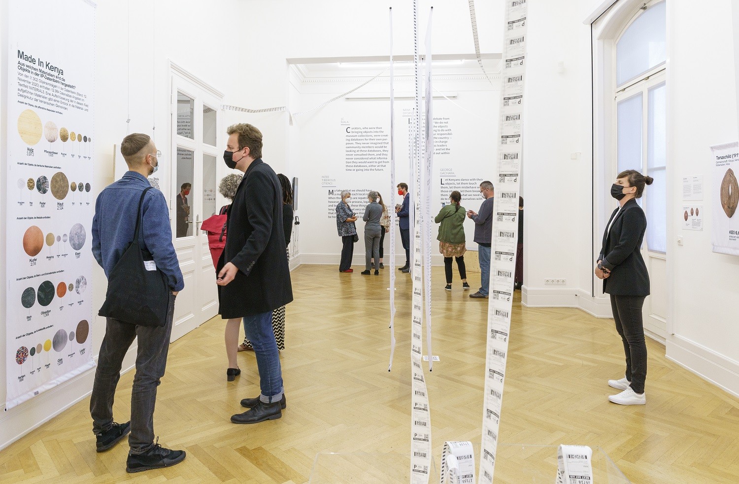 In der Ausstellung „Invisible Inventories. Zur Kritik kenianischer Sammlungen in westlichen Museen“; Weltkulturen Labor; Foto: Wolfgang Günzel 2021