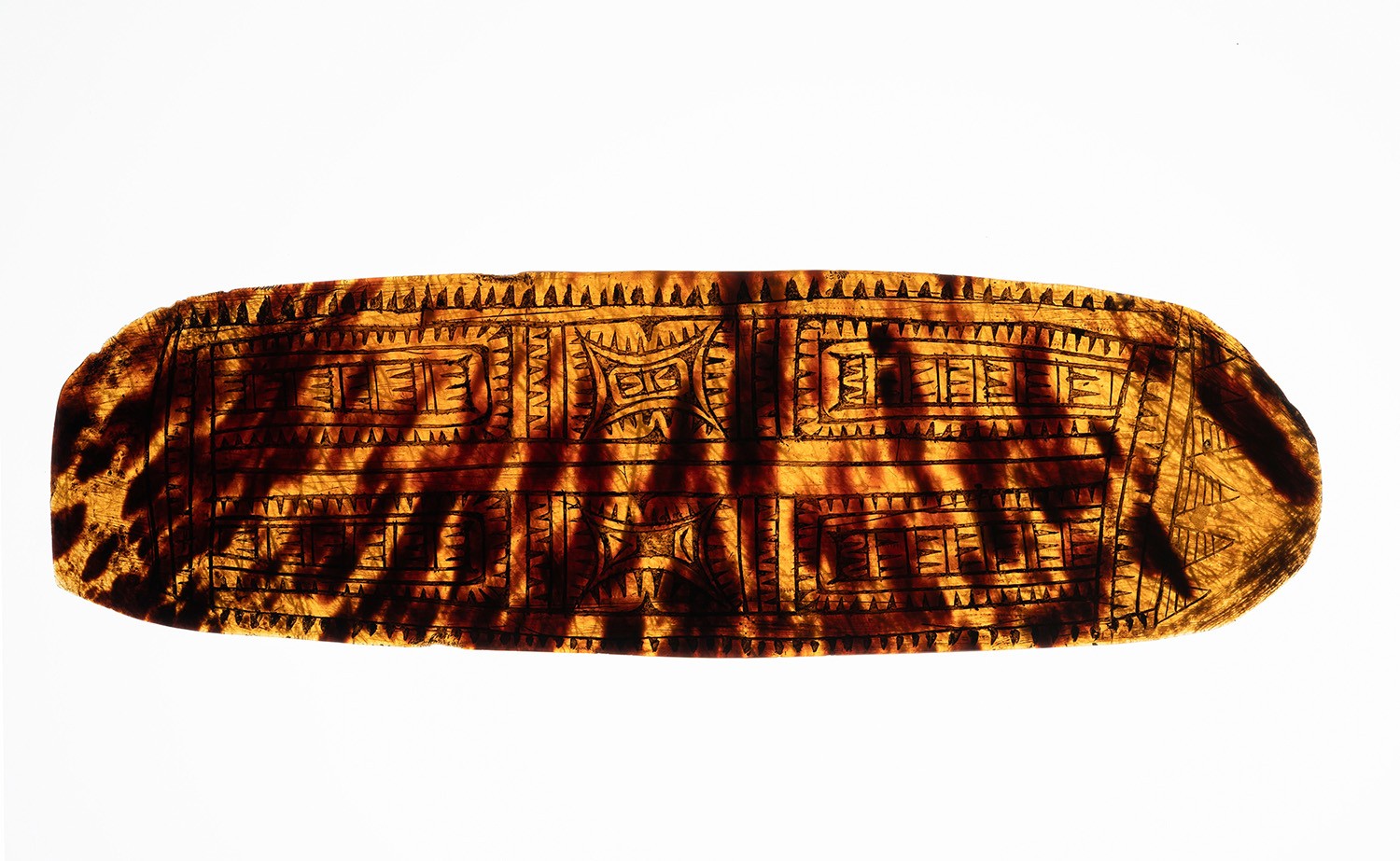 Material for an armband, strip of tortoise shell engraved patterns, Southeast New Guinea, Melanesia. Collection and acquisition unknown. Collection Weltkulturen Museum. Photo Wolfgang Günzel