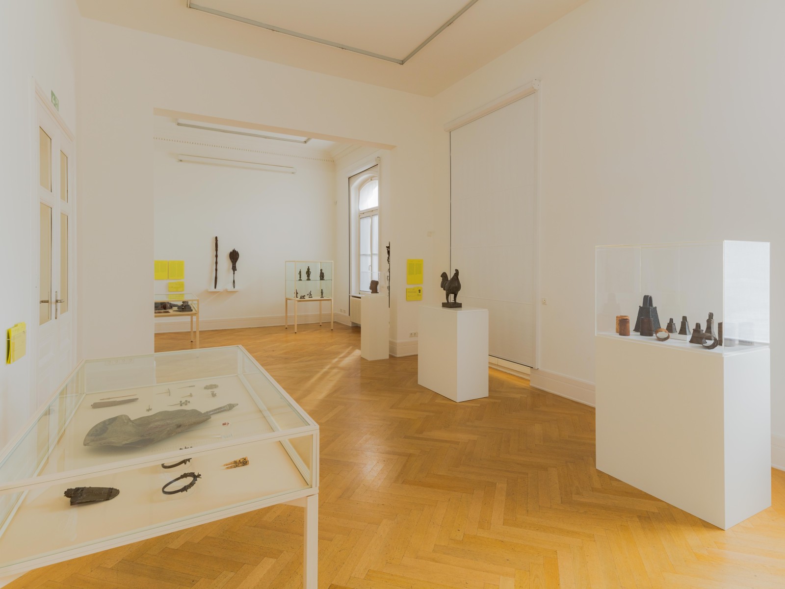 Exhibition view "Benin. The Collection at the Weltkulturen Museum. Retrospective/Perspectives". Weltkulturen Museum 2023. Foto: Linda Deutsch