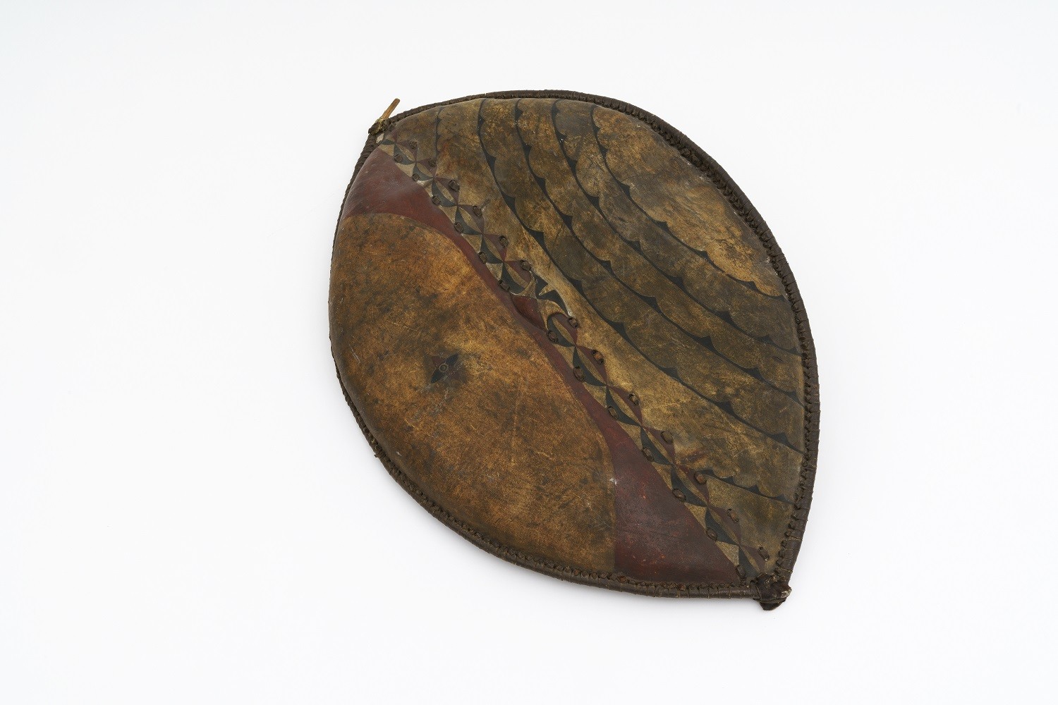 Elongo, Shield; Maasai, Kenya, 19th/20th century; Wood, buffalo skin; Artist/craftsperson: not documented; Previous owner: The Wellcome Historical Medical Museum, London, Great Britain; In the Weltkulturen Museum Frankfurt since 1955; Photo: Peter Wolff