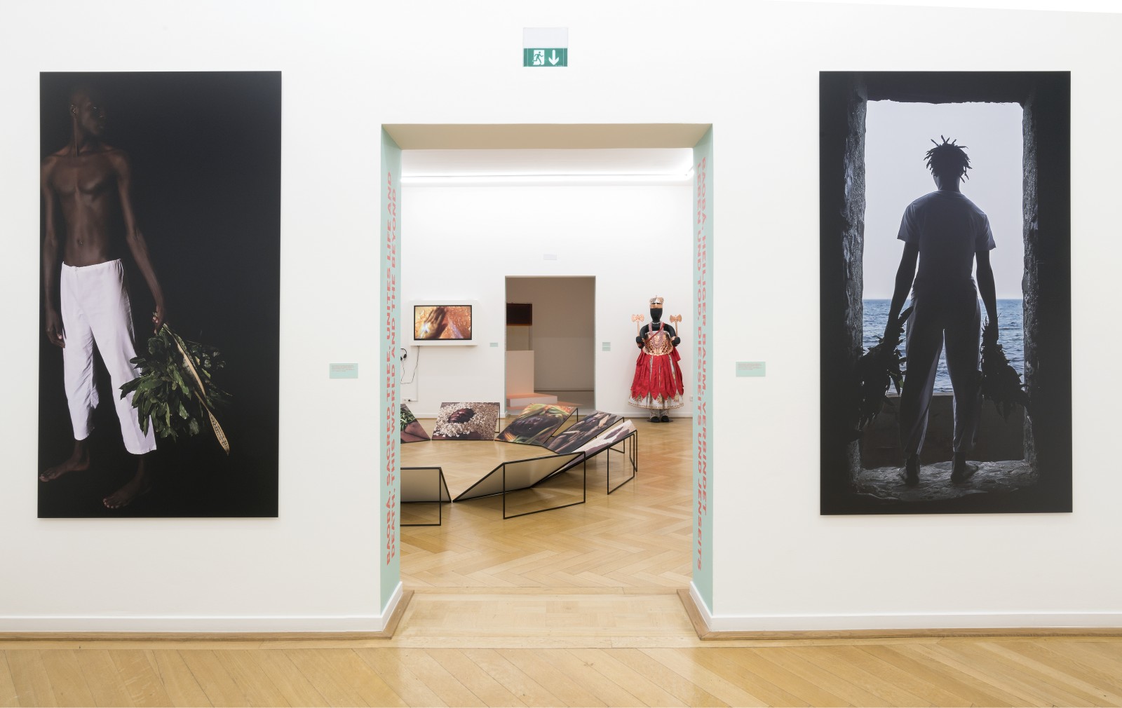 Exhibition view ”Entre Terra e Mar. Between Land and Sea. Transatlantic Art” in the Weltkulturen Museum 2017