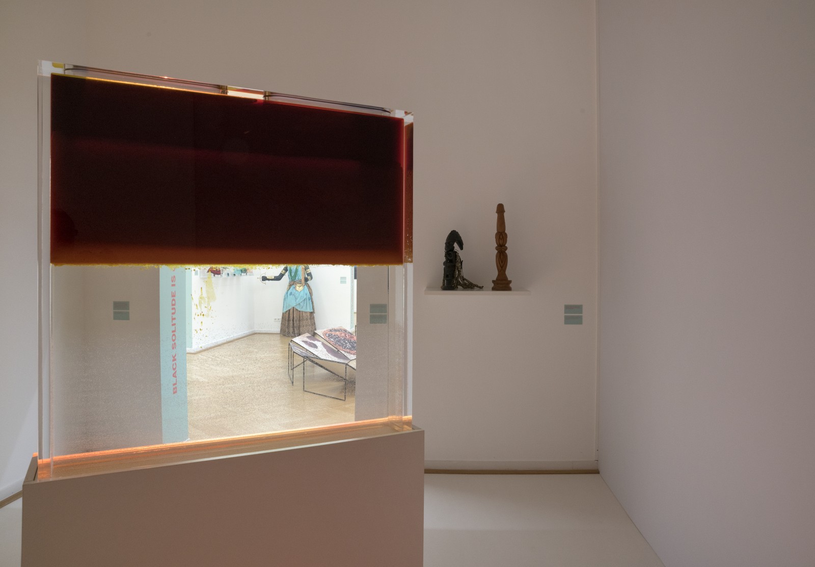 Exhibition view ”Entre Terra e Mar. Between Land and Sea. Transatlantic Art” in the Weltkulturen Museum 2017