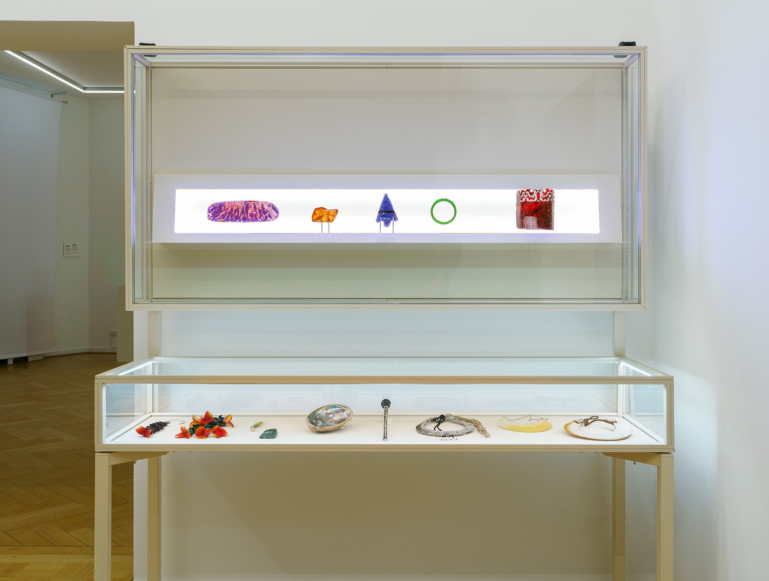 Exhibition view “GREEN SKY, BLUE GRASS. Colour Coding Worlds”. Weltkulturen Museum 2021. Photo: Wolfgang Günzel