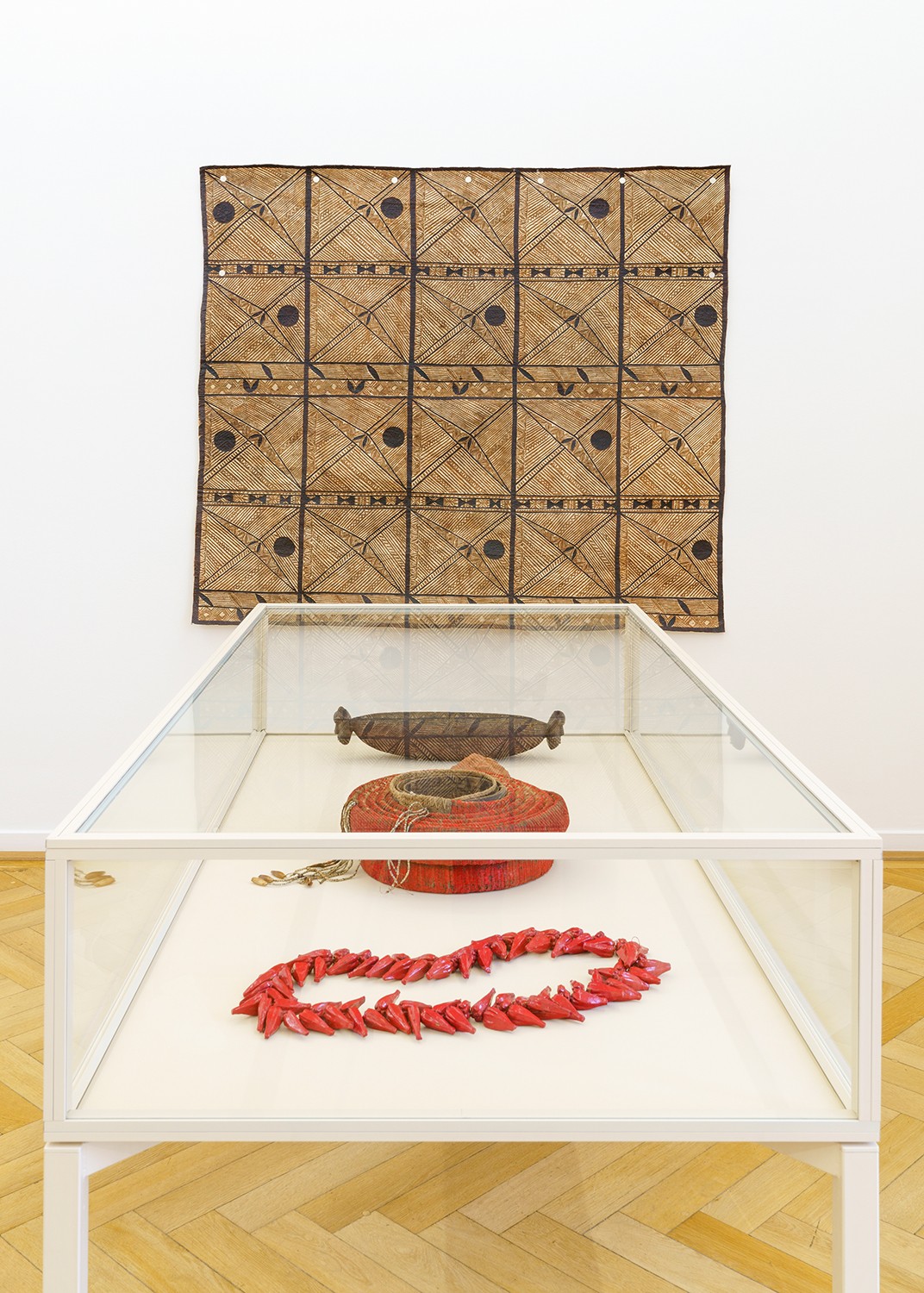 Exhibition view “GREEN SKY, BLUE GRASS. Colour Coding Worlds”. Weltkulturen Museum 2021. Photo: Wolfgang Günzel