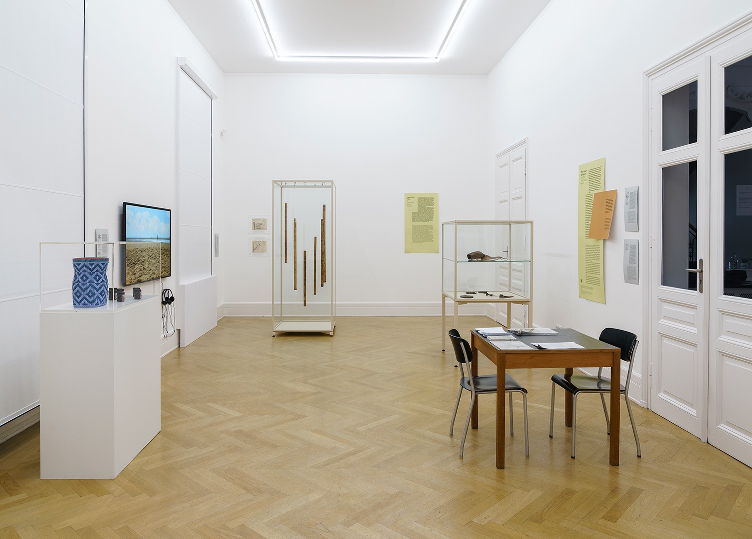 Exhibition view “HIDDEN IN PLAIN SIGHT. From Being Rendered Invisible and Becoming Visible”, Weltkulturen Museum 2021, Photo: Wolfgang Günzel