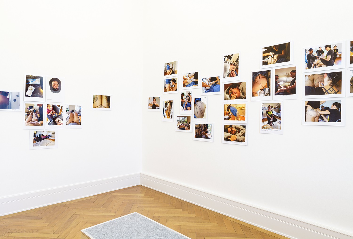 Exhibition view “HIDDEN IN PLAIN SIGHT. From Being Rendered Invisible and Becoming Visible”, Weltkulturen Museum 2021, Photo: Wolfgang Günzel