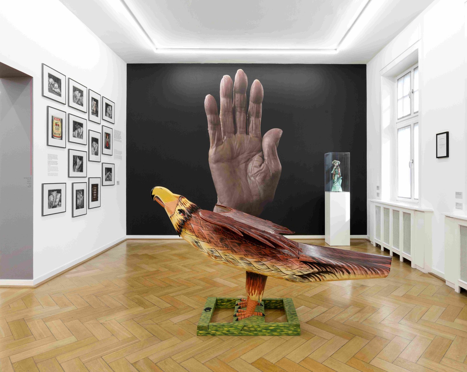 Exhibition view GREY IS THE NEW PINK with a coffin in shape of an egale by Seth Kane Kwei, Ghana, and Figure Catrine, Mexico, Collection Weltkulturen Museum, and works by Karsten Thormaehlen and Patricia Thoma; Photo: Wolfgang Günzel; Weltkulturen Museum 2018