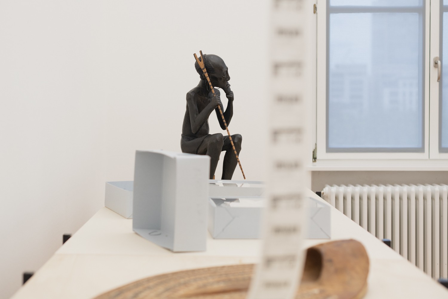 Exhibition view “Invisible Inventories: Questioning Kenyan Collections in Western Museums”; Weltkulturen Labor; Photo: Peter Wolff 2021