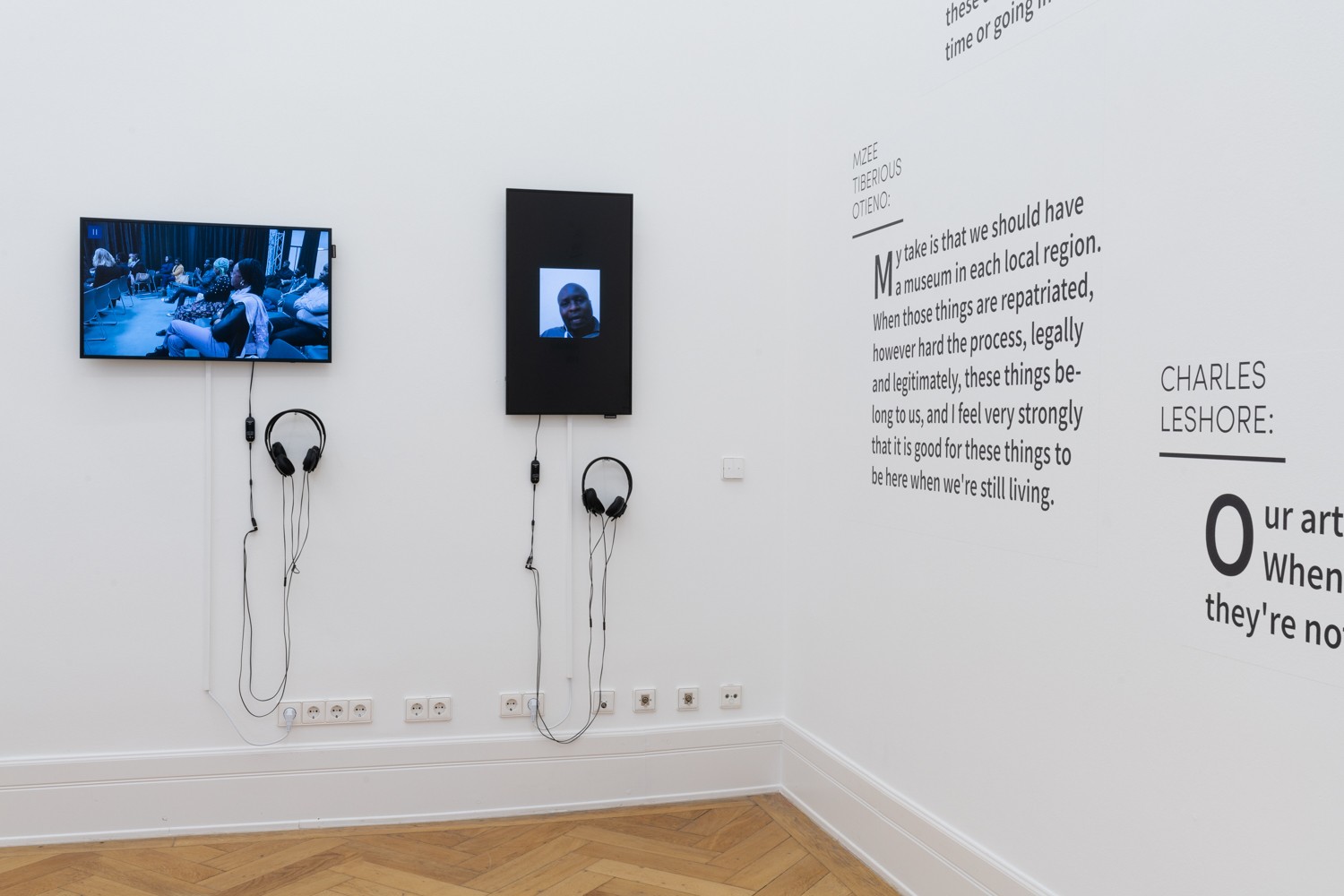 Exhibition view “Invisible Inventories: Questioning Kenyan Collections in Western Museums”; Weltkulturen Labor; Photo: Peter Wolff 2021