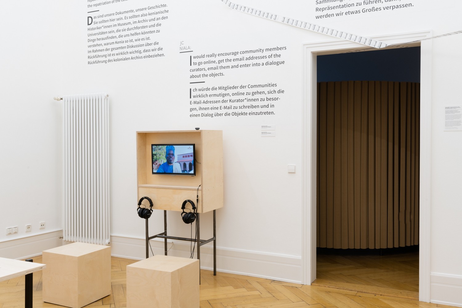 Exhibition view “Invisible Inventories: Questioning Kenyan Collections in Western Museums”; Weltkulturen Labor; Photo: Peter Wolff 2021