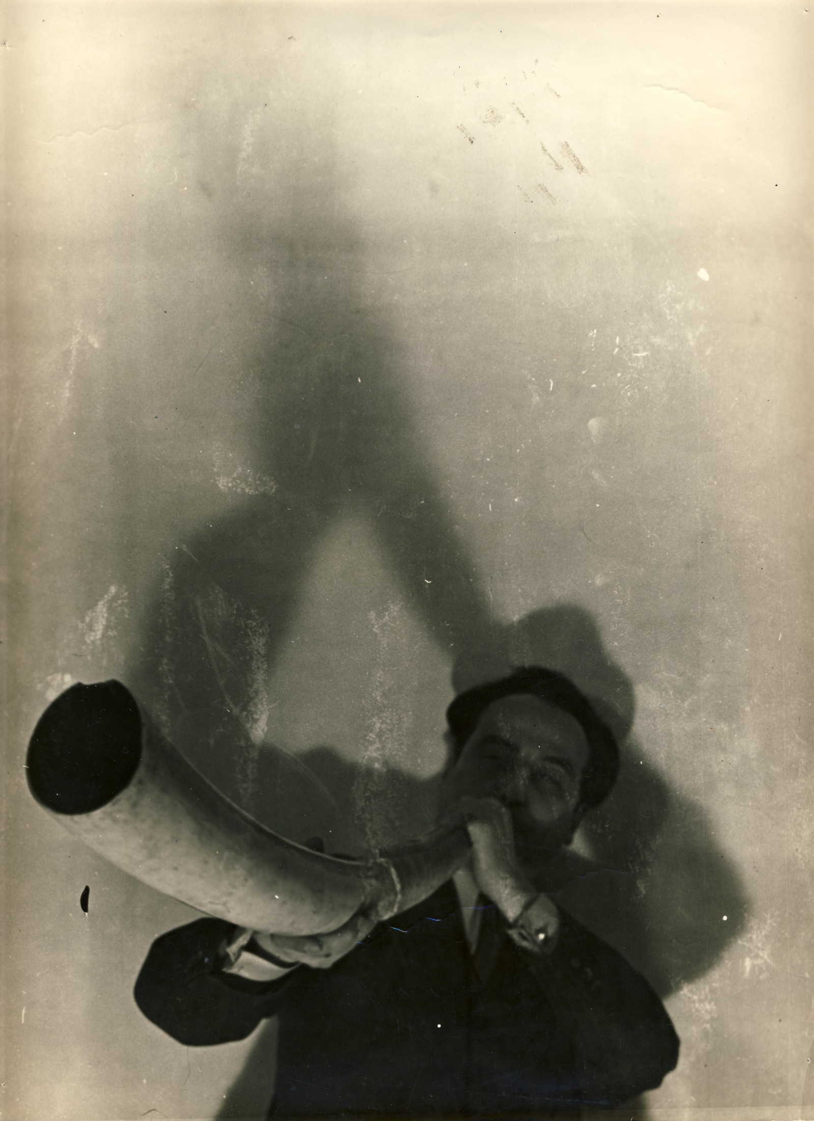 The art dealer Carel van Lier with the ivory hunting horn, 1932, Photo: Erwin Blumenfeld, Courtesy of Erwin Blumenfeld Estate