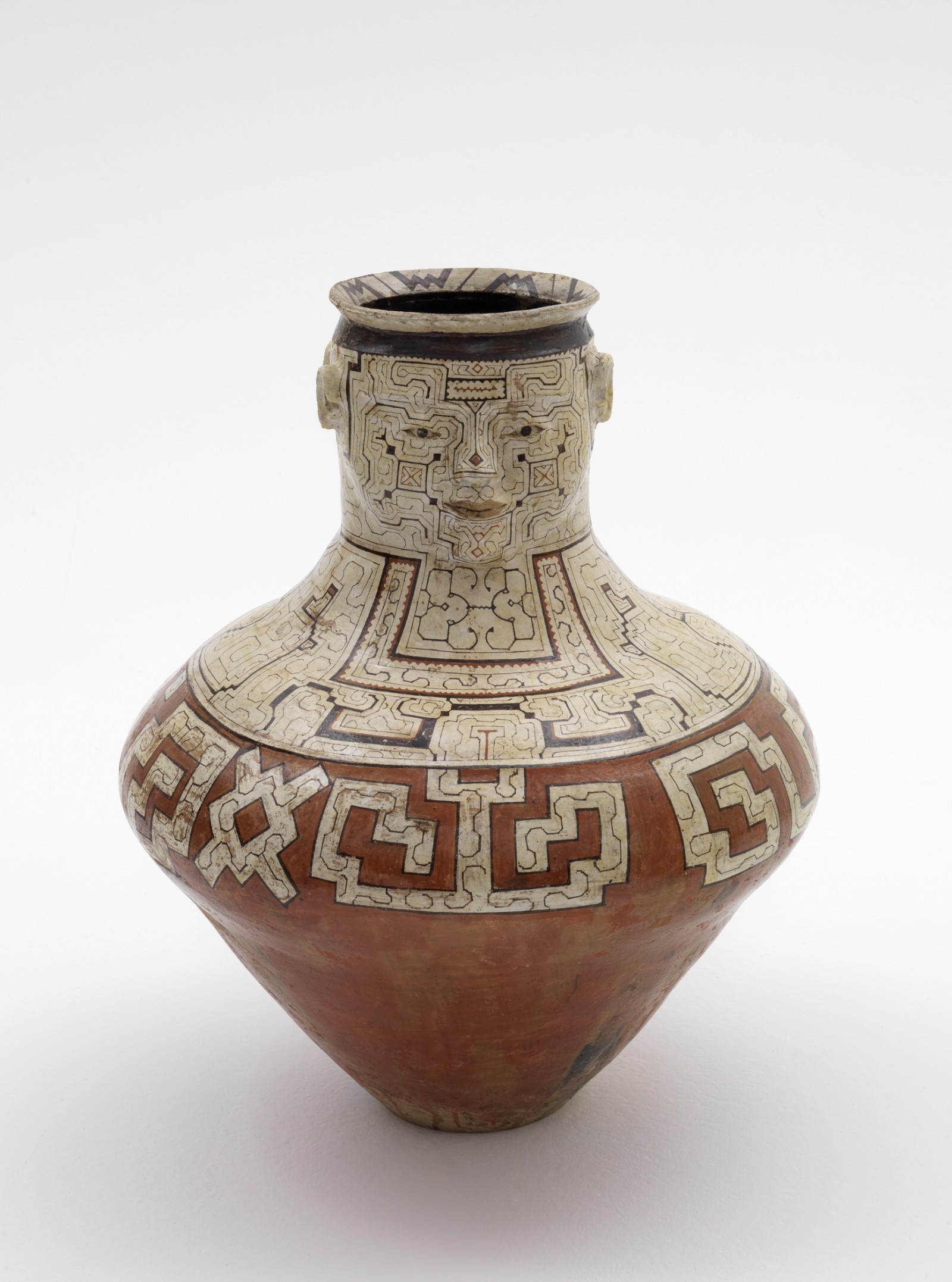 "Joni chomo" beer pot by Virgínia Maynas Piñon, 1988. Photo: Wolfgang Günzel.
