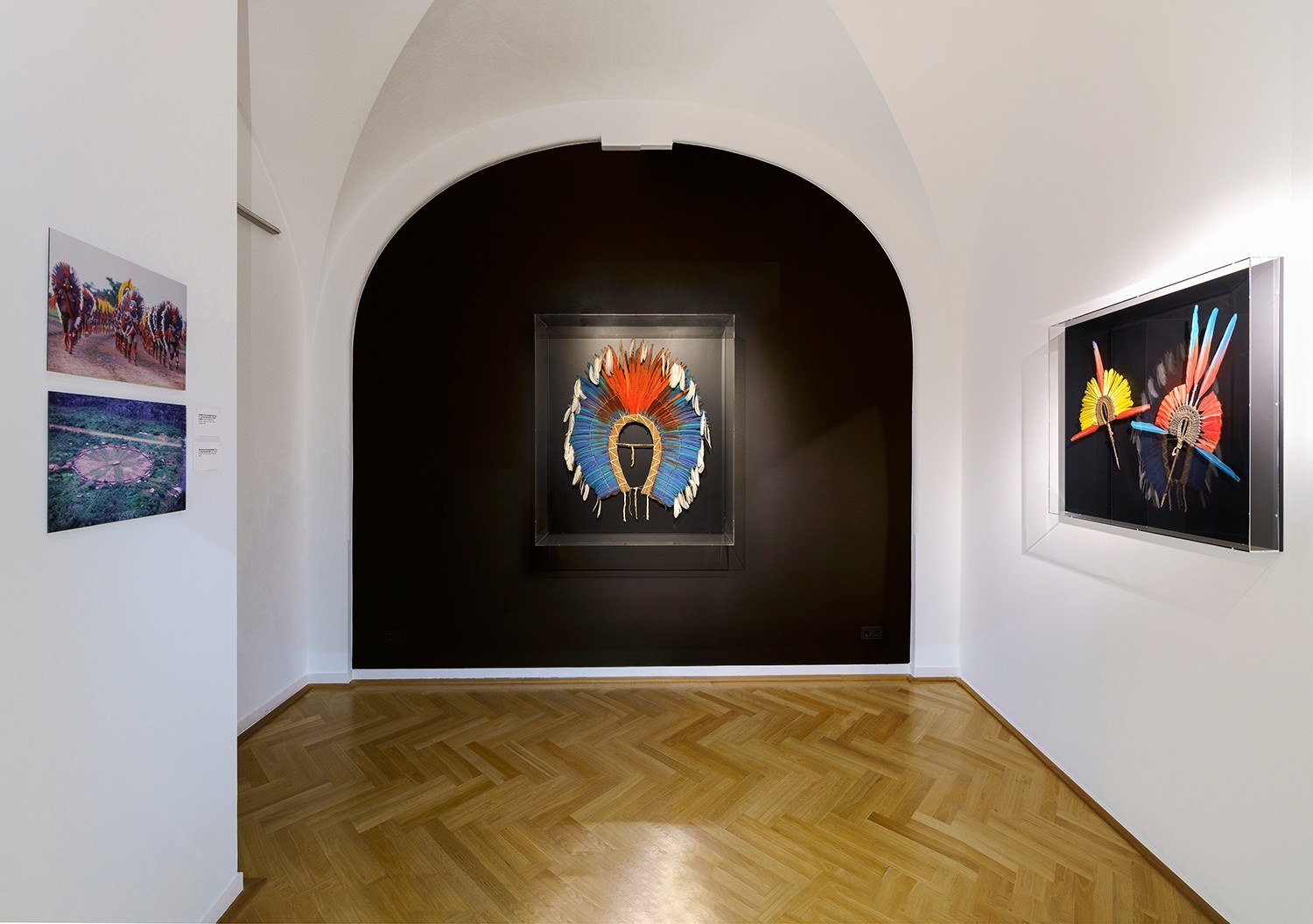 Exhibition view “GREEN SKY, BLUE GRASS. Colour Coding Worlds”. Weltkulturen Museum 2021. Photo: Wolfgang Günzel