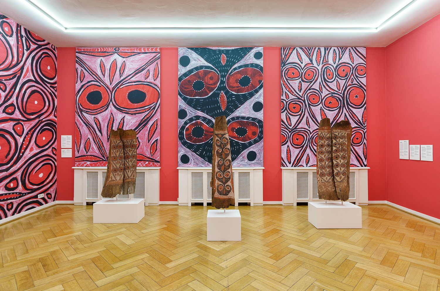 Exhibition view “Green Sky, Blue Grass. Colour Coding Words”, Weltkulturen Museum 2021, Photo: Wolfgang Günzel