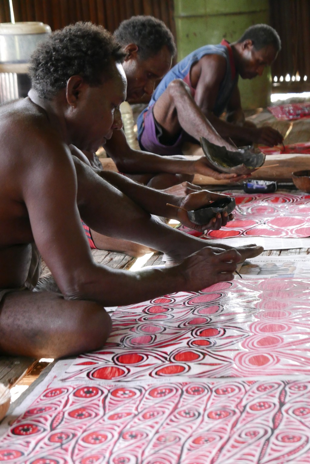 Creation of a painting. Avim, Upper Karawari, Papua New Guinea. Photo and documentation by Tomi Bartole, 2019