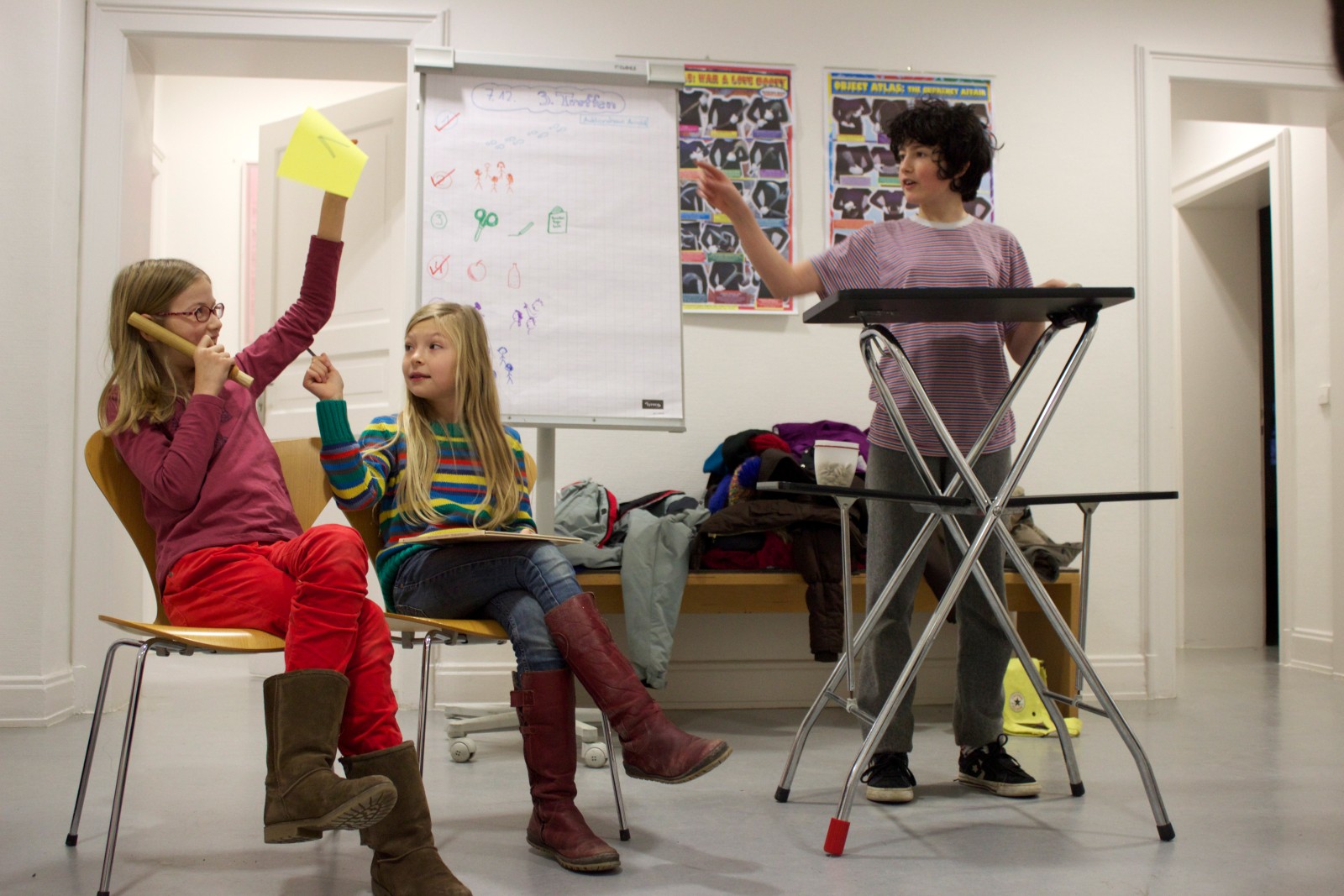 “Researchers Club”, Staging an auction, Photo: Weltkulturen Museum
