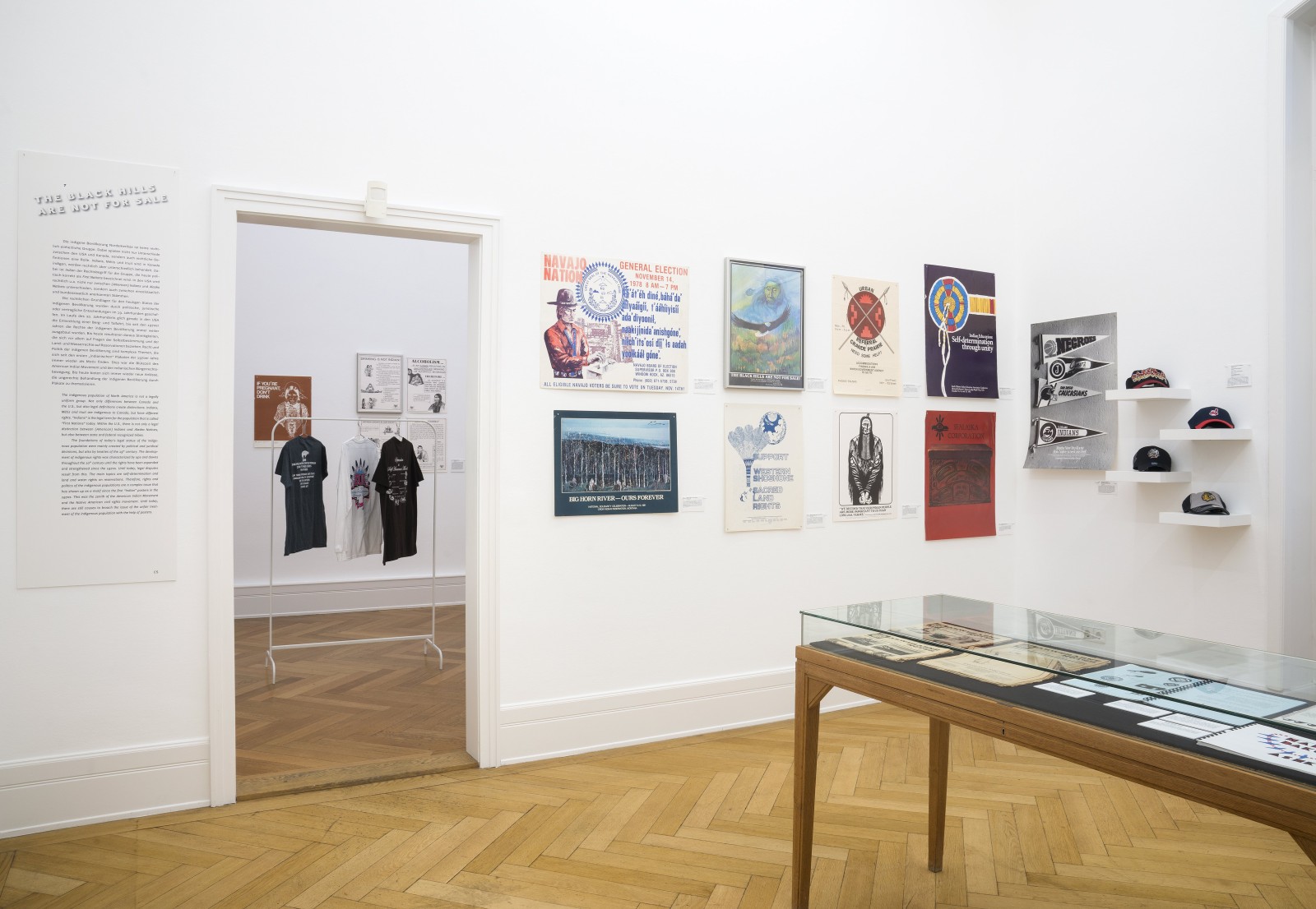 Exhibition view Posted! Reflections of Native North Amerika; Photo: Wolfgang Günzel, 2019; Weltkulturen Museum