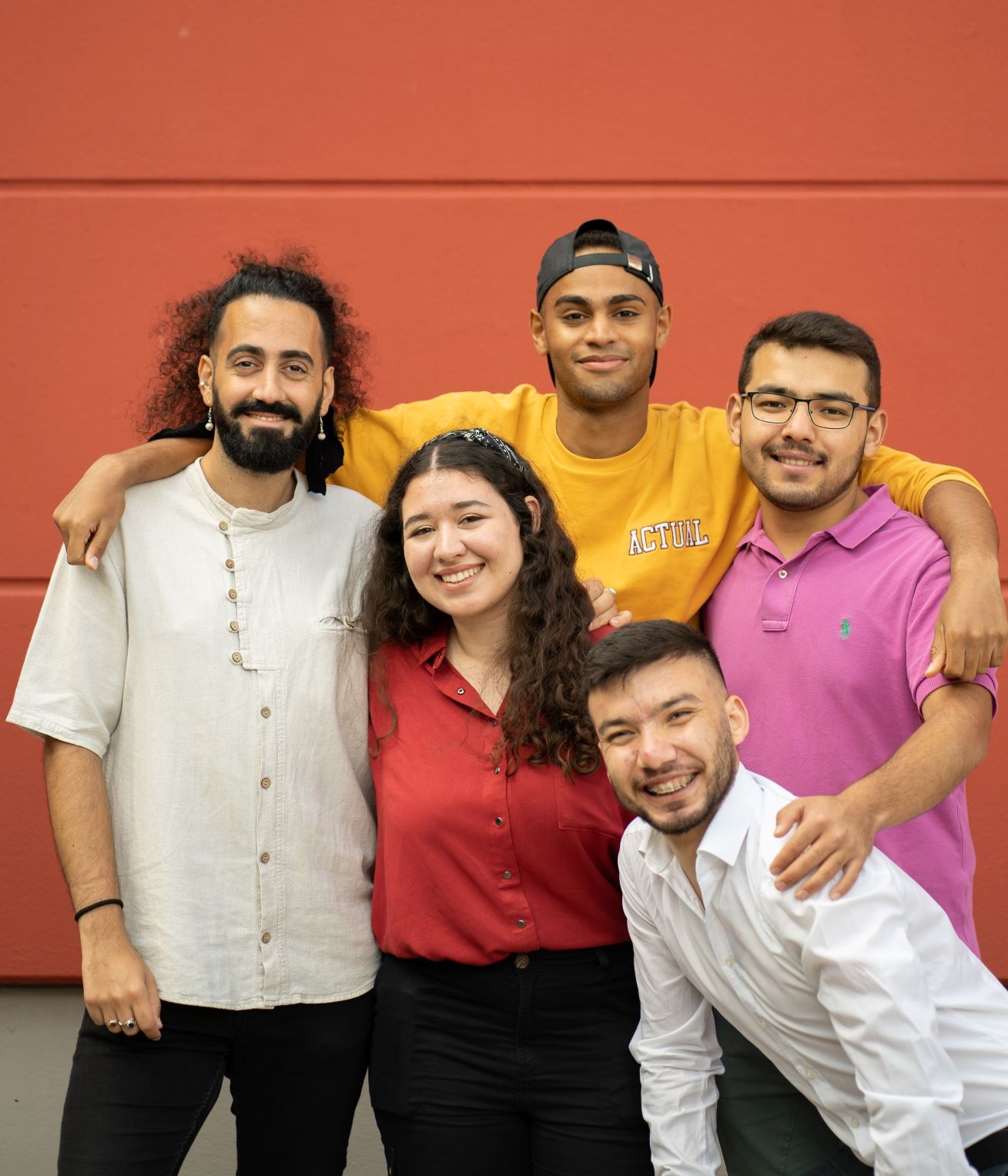 The Kosmos e.V. team (from left to right (front): Arian Darat, Vecihe Baris Uyar, Sohrab Nazari; hinten: Rany Elhilali, Rostam Nazari). Photographer: Ali Caner Özatakus