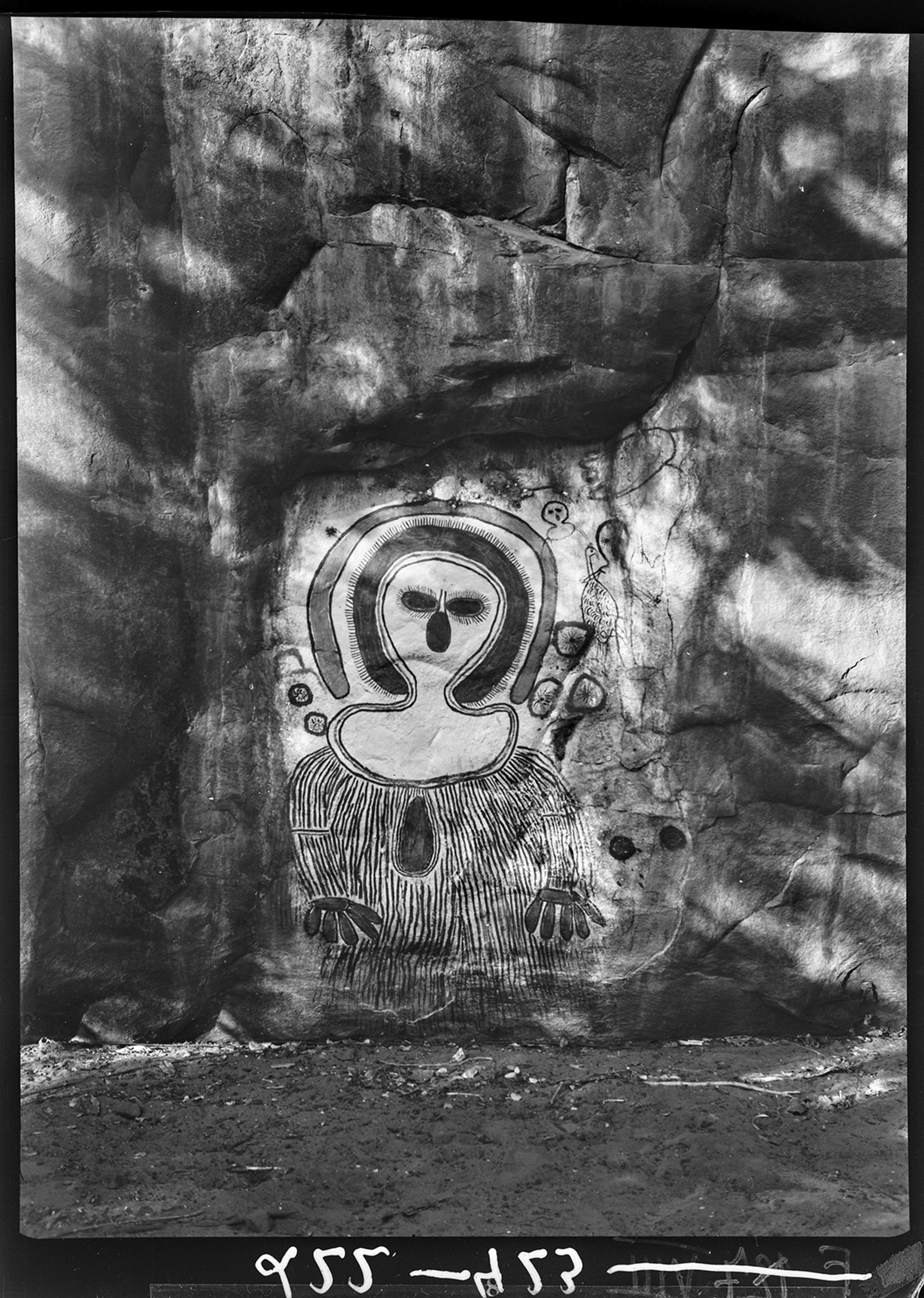 Wanjina figure at the Kalingi-Odin rock art site, 1938, approved by Wilinggin Aboriginal Corporation, Frobenius-Institut Frankfurt Collection. Photographer not documented