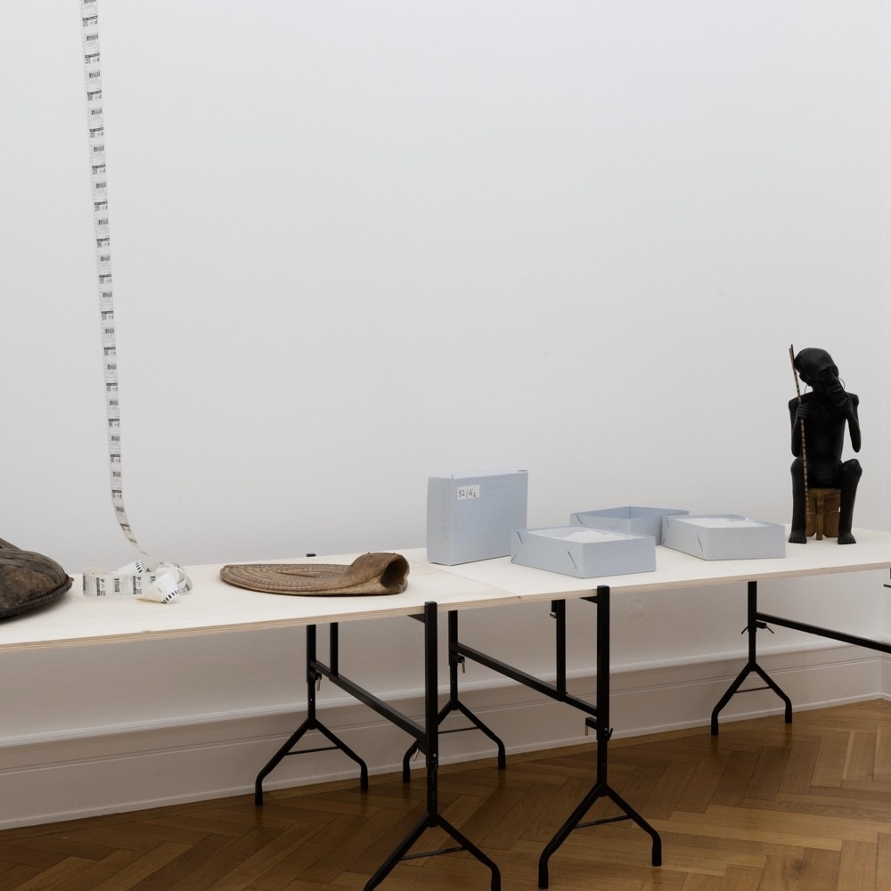 Exhibition view “Invisible Inventories: Questioning Kenyan Collections in Western Museums”; Weltkulturen Labor; Photo: Peter Wolff 2021